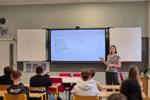 IT je pro holky! Druhý ročník projektu oslovil téměř 800 žáků a žákyň po celém Česku